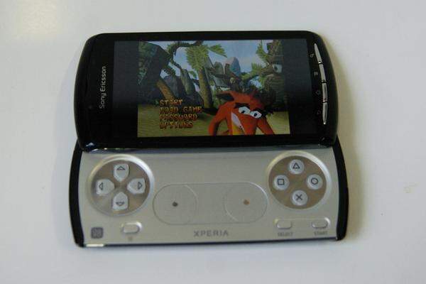 Zusätzlich zu Android-Spielen, die auch für viele andere Handys erhältlich sind, hat Sony speziell für das Xperia Play alte Playstation-Spiele adaptiert. Derzeit ist leider lediglich "Crash Bandicoot" verfügbar.