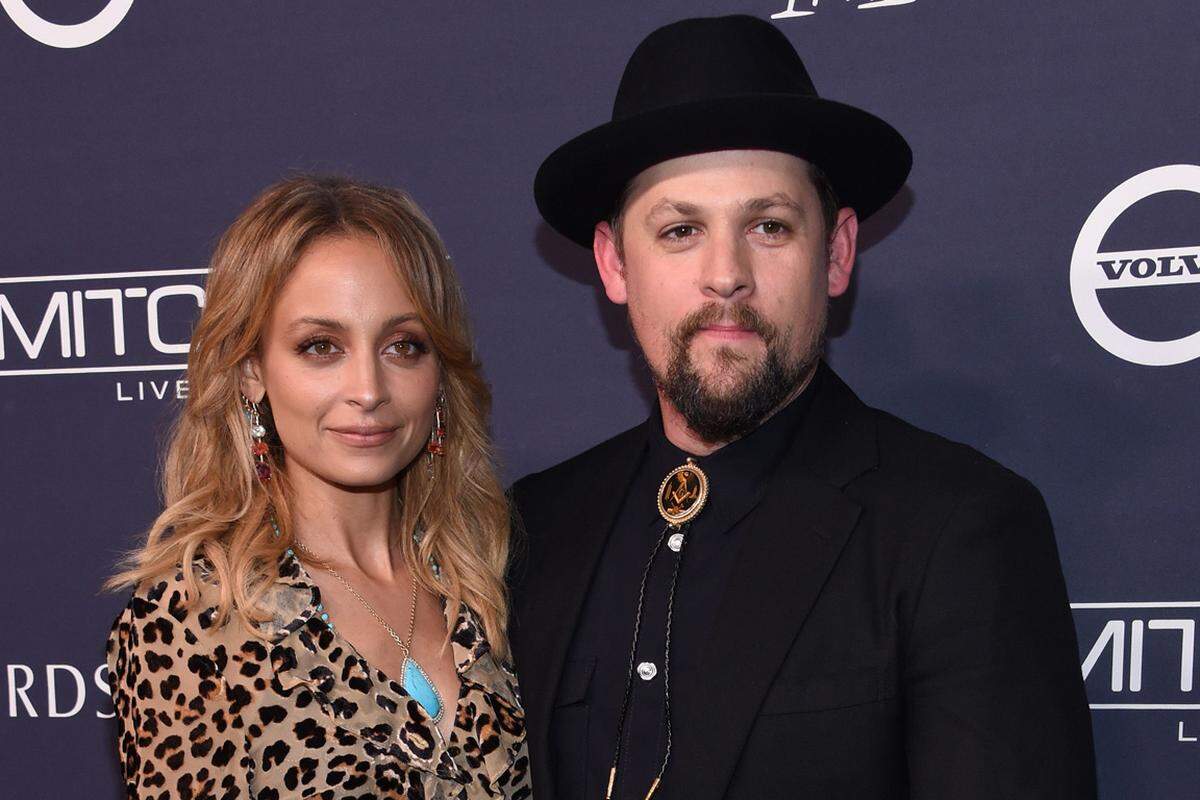 Seit Ende 2006 sind Nicole Richie und "Good Charlotte"-Sänger Joel Madden zusammen und seit 2010 auch verheiratet, denn was könnte verbindender sein als zwei gemeinsame Kinder? Auf Harlow Winter Kate und Sparrow James Midnight fiel die Namenswahl.