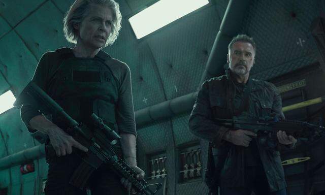 Linda Hamilton als Action-Oma Sarah Connor in „Terminator: Dark Fate“: Ein bisschen lächerlich, keine Frage – aber nicht lächerlicher als Action-Opa Schwarzenegger. Von der Bedrohlichkeit seiner Achtzigerjahre-Glanzrolle ist wenig übrig.