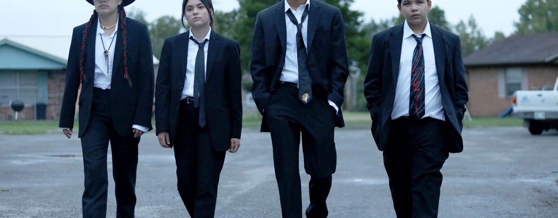 Keine Spur von Federschmuck in „Reservation Dogs“: Die Darstellung von „Native Americans“ in US-Filmen und -Serien hat sich im Laufe der Zeit stark ausdifferenziert.