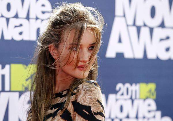 Rosie Huntington-Whiteley tauchte erst kürzlich auch auf Platz zwei der deutschen "FHM"-Liste der "Sexiest Women" der Welt auf, auch hier beerbte sie Megan Fox.