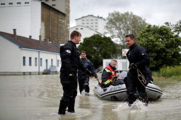 Überflutet waren auch zwei der drei Häfen der Bundeshauptstadt. In Albern stand das Wasser 30 bis 40 Zentimeter hoch, in der Lobau 1,20 Meter über der Kaikante