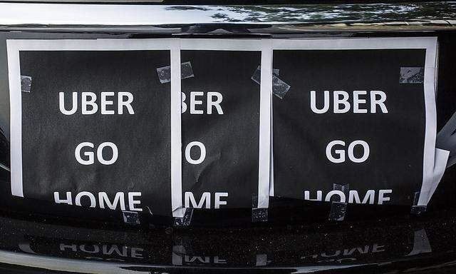 French Taxi Drivers Protest Over Uber Technologies Inc.'s Car Sharing Service