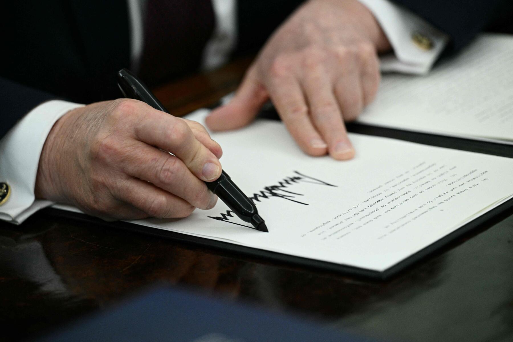 US-Präsident Trump verschärft per Dekret Briefwahlregeln