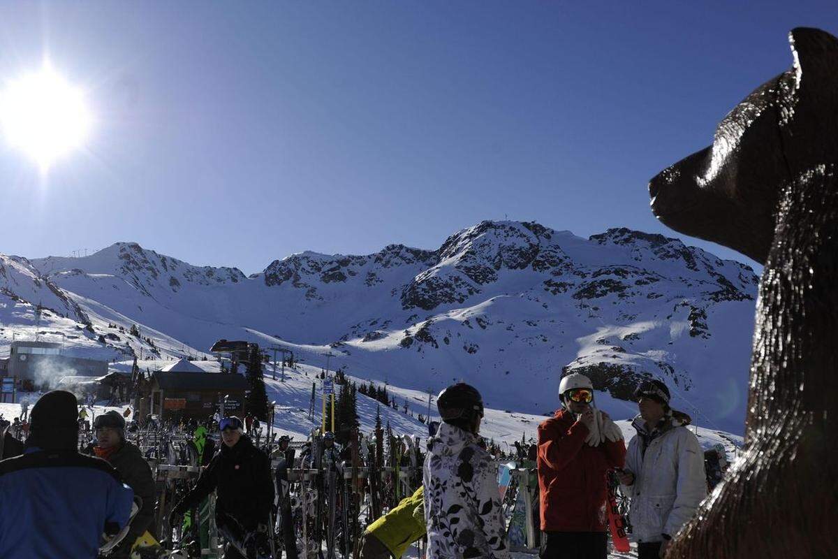 Mit mehr als 200 Abfahrten ist das olympiaerprobte Skigebiet Whistler Blackcomb nördlich von Vancouver in Westkanada der absolute Spitzenreiter in Kanada und Nordamerika undbelegt Rang 6 im Ranking. Scheinbar endlose Tiefschneehänge und gigantische Funparks sind das Markenzeichen von Whistler Blackcomb.