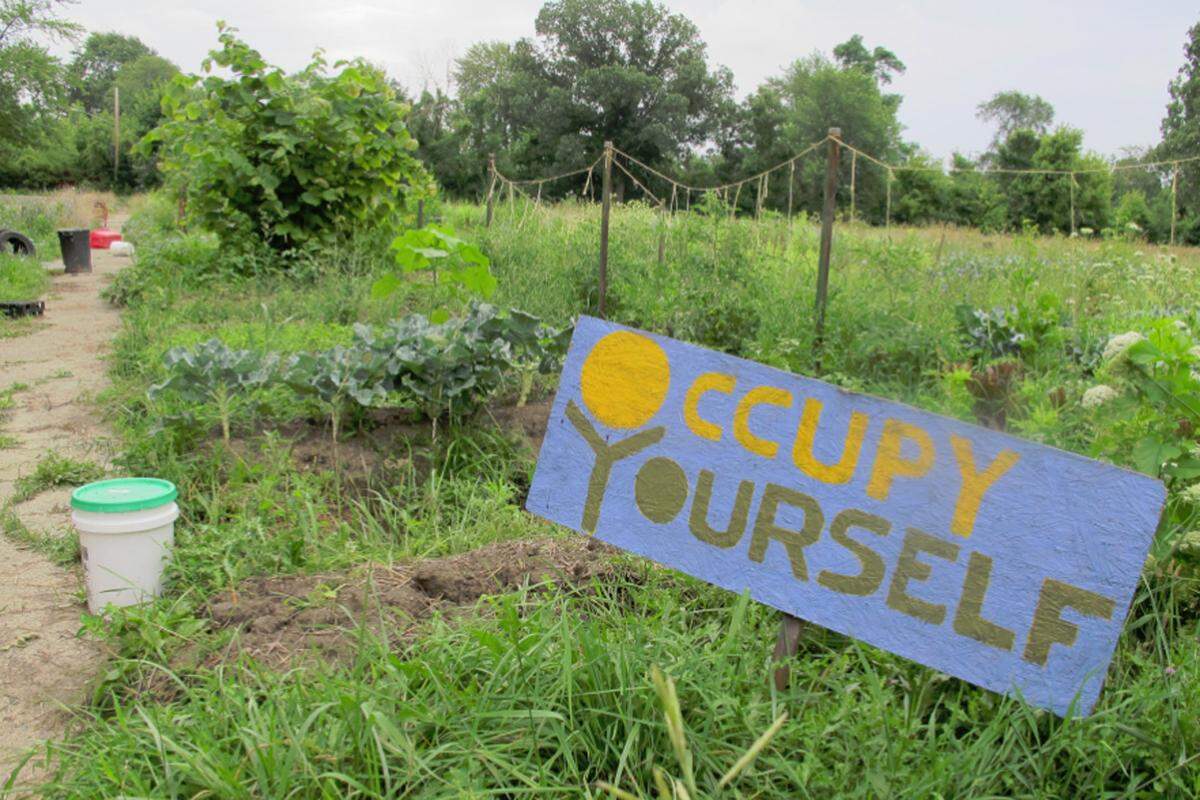 „Occupy Yourself“ ist Name und Motiv der Farm von Donnie und Ty. „Es hat doch keinen Sinn, Essen zu kaufen, wenn man es selber anbauen kann“, sagt Donnie.