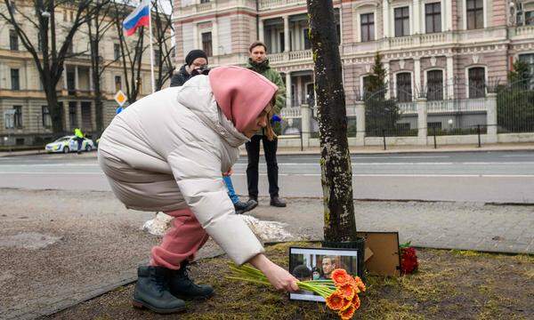 Auch die Anteilnahme am Tod des russischen Kreml-Kritikers Alexej Nawalny ist in Riga groß.