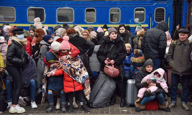 Olga bedrängte schon Mitte Februar ihre Eltern, die Koffer zu packen und abzureisen. Lwiw, Ukraine, 27. Februar 2022. 