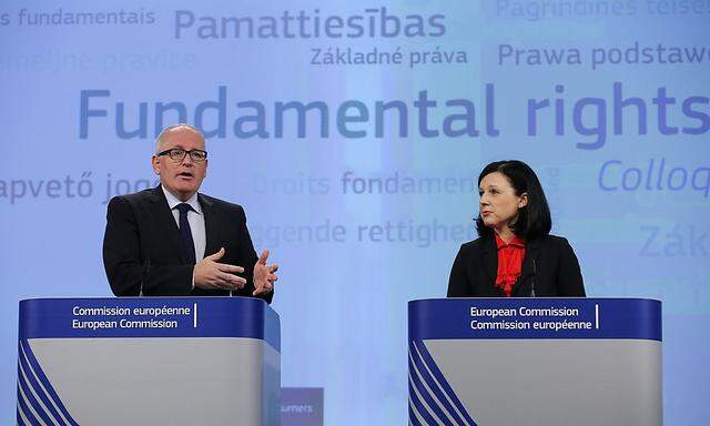 EU-Kommissionmitglieder Frans Timmermans und Vera Jourova wollen Antisemitismus in Europa härter strafen.