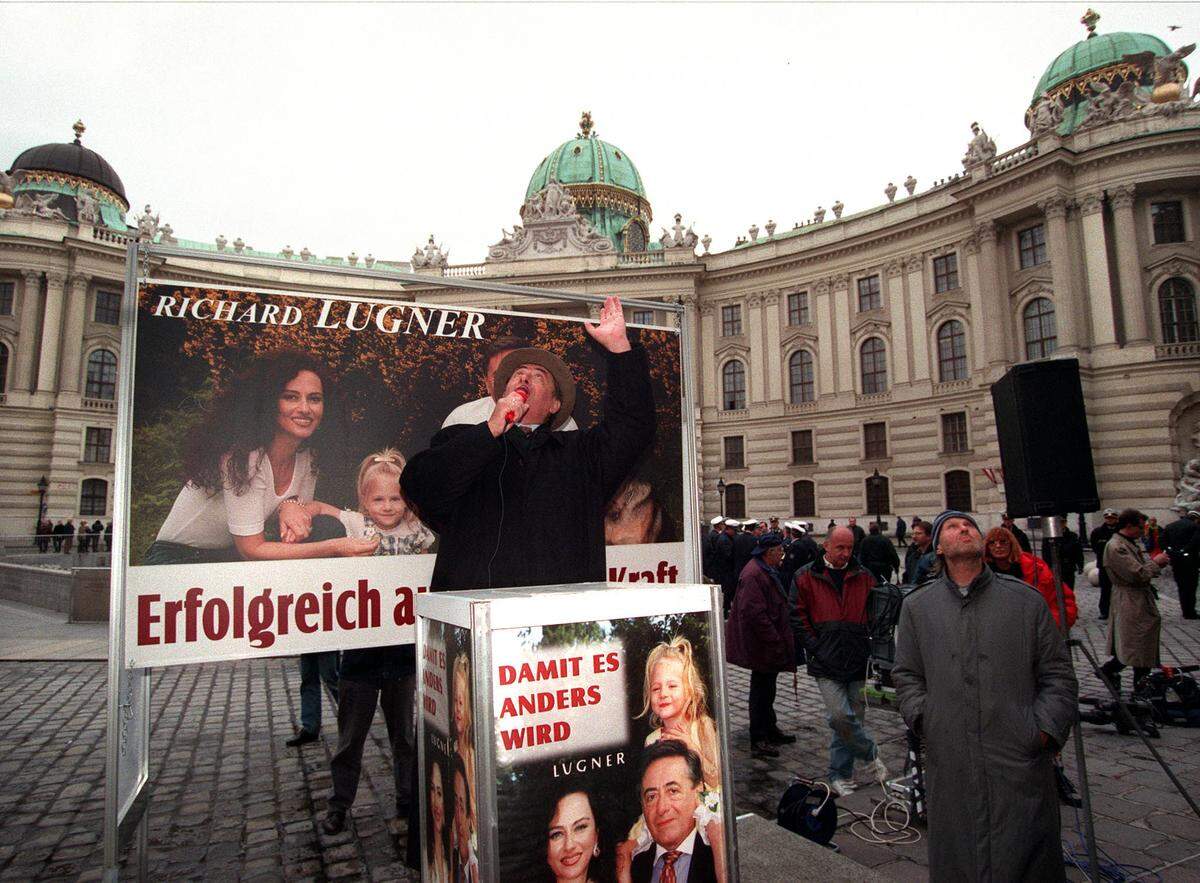 Ein respektables Ergebnis bei der Bundespräsidentenwahl ist noch lange kein Garant für einen Erfolg bei der Nationalratswahl. 1998, als die SPÖ gegen Amtsinhaber Thomas Klestil keinen Gegenkandidaten aufgestellt hatte, erreichte Lugner 9,9 Prozent der Stimmen, ein Jahr später bei der Nationalratswahl mit seiner Liste "Die Unabhängigen" nur noch ein Prozent.