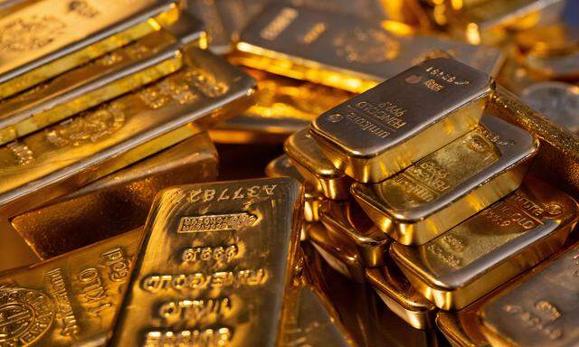Der Goldpreis ist am Freitag auf einen neuen Höchststand geklettert.