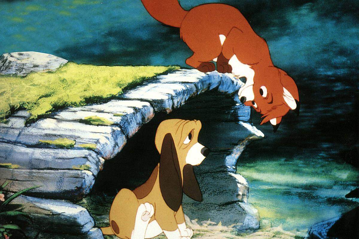 Der Film handelt - wie der Originaltitel "The Fox and the Hound" verrät - von der ungewöhnlichen Freundschaft zwischen einem Fuchs und einem Hund. Er stellte einen Rekord auf, weil er bis dahin der teuerste Zeichentrickfilm war - mit einem Budget von 12 Millionen Euro. Eine Summe, die heute verglichen mit den Kosten eines Blockbusters lächerlich gering erscheint, denn diese verschlingen dreistellige Millionenbeträge.