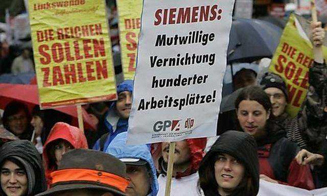 Siemens-Mitarbeiter protestieren gegen Kuendigungen in der Softwaresparte SIS