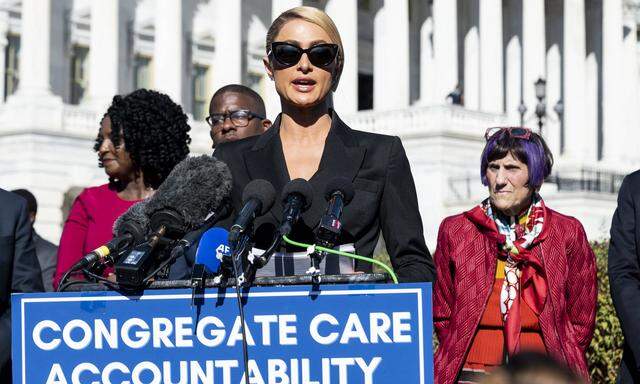 Paris Hilton bei einer Pressekonferenz in Washington D.C.