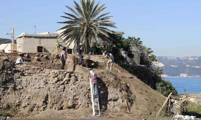 Grabungsarbeiten in einer eisenzeitlichen Siedlung (erstes Jahrtausend v. Chr.) in Tell Mirhan im Libanon.