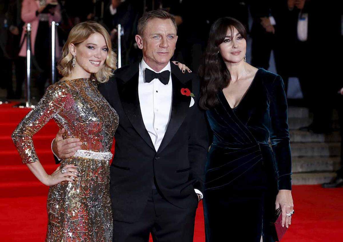 Zahlreiche Stars, angeführt von Bond-Darsteller Daniel Craig und seinen Bond-Girls Lea Seydoux (links) und Monica Belluci gaben sich am Abend die Ehre in der Royal Albert Hall in London.