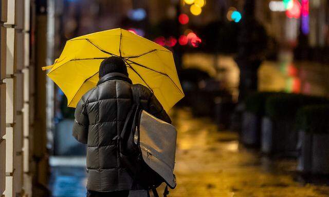 Stürmisches Wetter auch in Bayern: Eine Aufnahme aus München am frühen Dienstagmorgen 