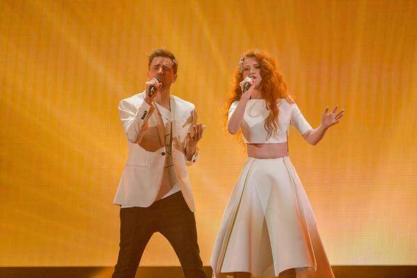 Mørland &amp; Debrah Scarlett - A Monster Like MeNorwegen schickt das Duo Mørland &amp; Debrah Scarlett nach Wien. Die beiden gehören mit ihrer Ballade "A Monster Like Me" zu den Mitfavoriten auf den ESC-Sieg.