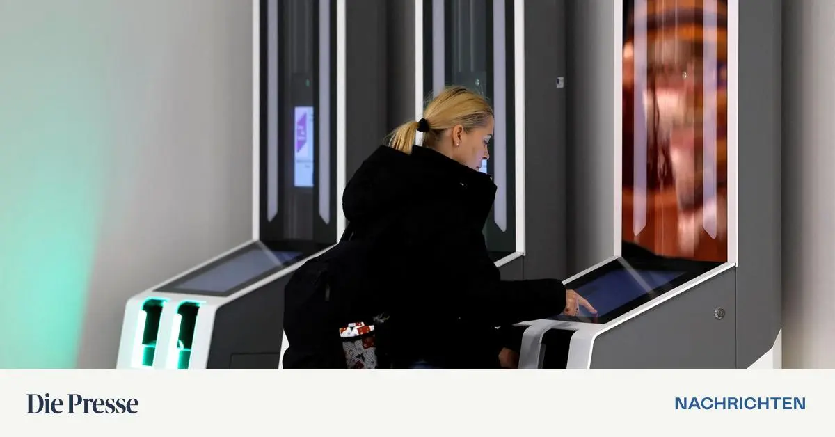 -Enormes-Gedr-nge-Am-Balkan-staut-es-sich-an-der-EU-Grenze-premium-