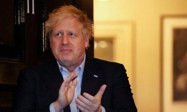 Boris Johnson wurde wegen seiner Symptome ins Krankenhaus gebracht.