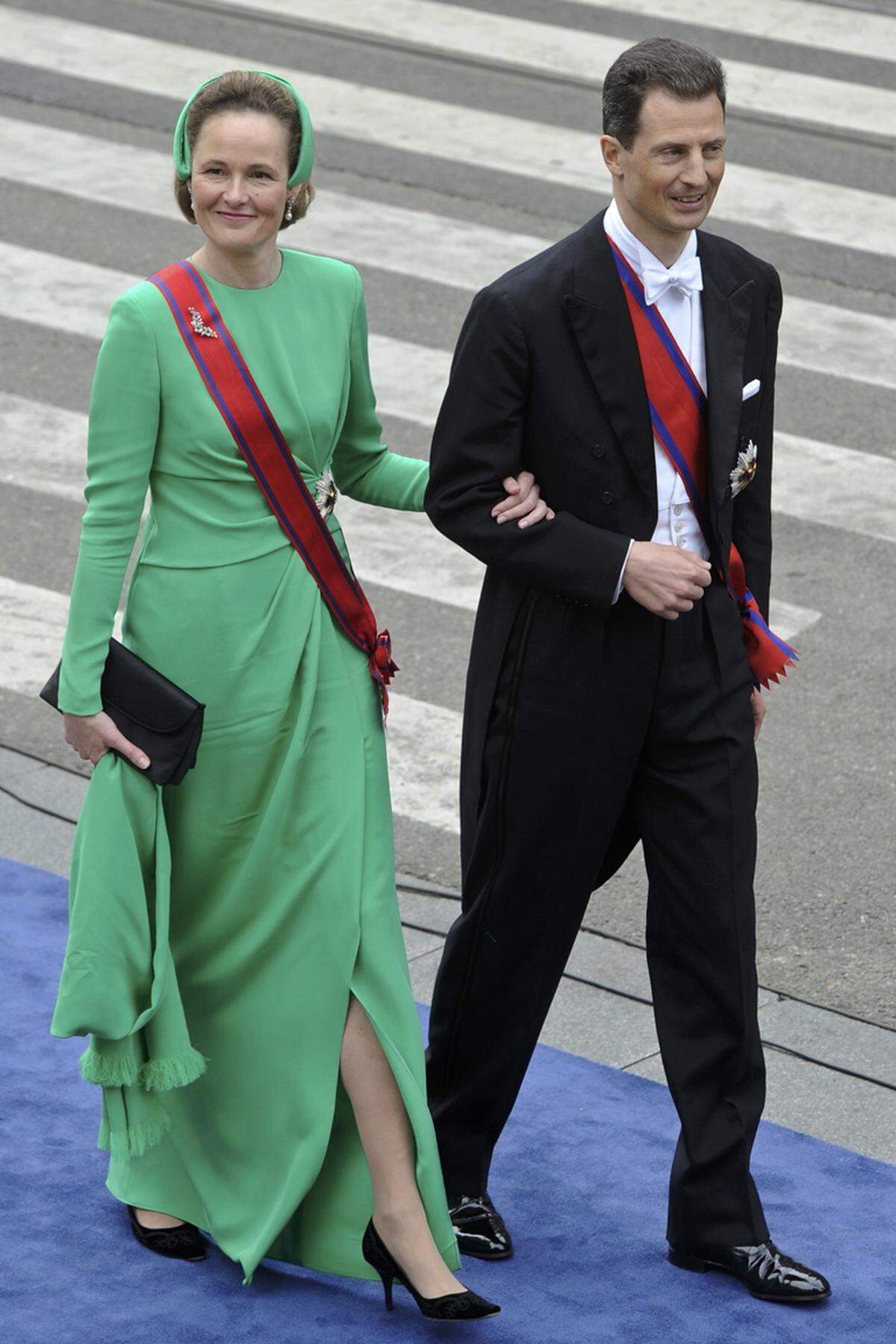 Prinz Alois von Lichtenstein und seine in grün gehaltene Gattin.