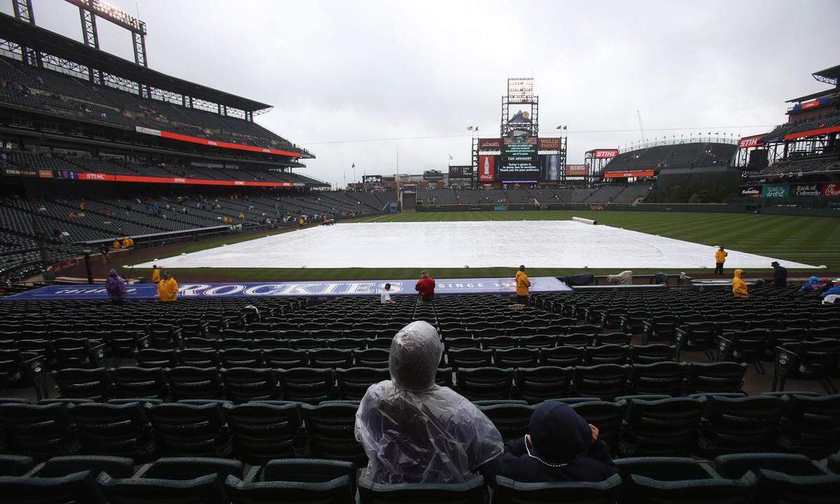 Geduld war bei Baseball-Fans in Denver gefragt.