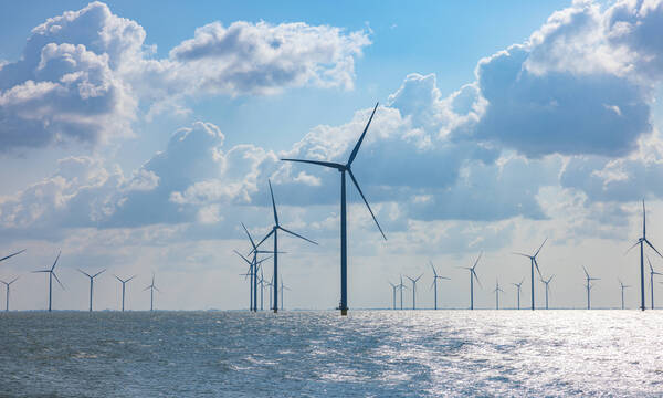 Allein die Windkraft produzierte 17,4 Mrd. Kilowattstunden, zwei Drittel davon kamen von Windenergieanlagen auf See.