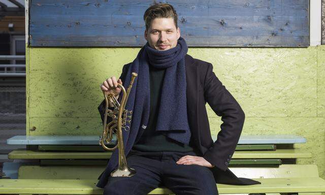 Simon Zöchbauer ist mit seiner Trompete diesmal solo unterwegs.