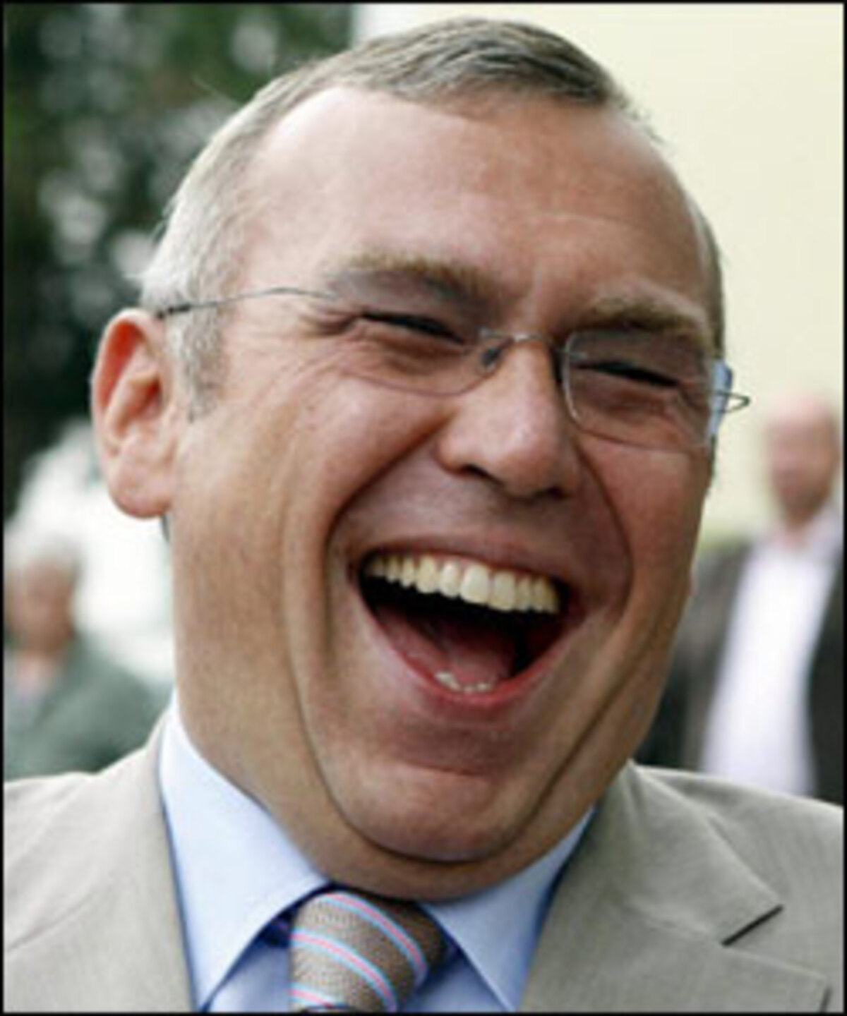 "Sie kennen meine Meinung, die stärkste Partei soll in Österreich den Bundeskanzler stellen."SP-Chef Alfred Gusenbauer kündigt an, den Kanzleranspruch zu stellen.