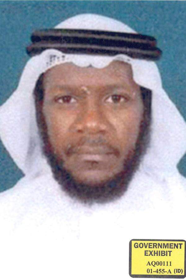 Auch Mustafa Ahmad al-Hawsawi aus Saudi-Arabien soll den Flugzeugterroristen Geld beschafft haben. Kurz nach den Anschlägen soll er unter anderem al-Qaida-Chef Osama bin Laden getroffen haben. Er sagte im Prozess gegen den Franzosen Zacarias Moussaoui aus, der im Mai 2006 als Mitverschwörer der Anschläge vom September 2001 zu lebenslanger Haft verurteilt worden war.