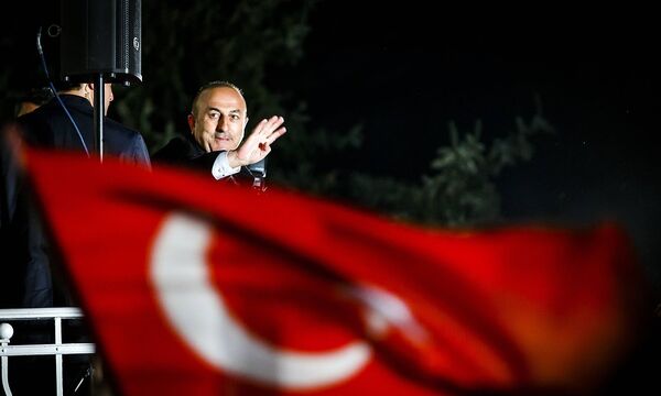 Cavusoglu bei einem Wahlkampfauftritt