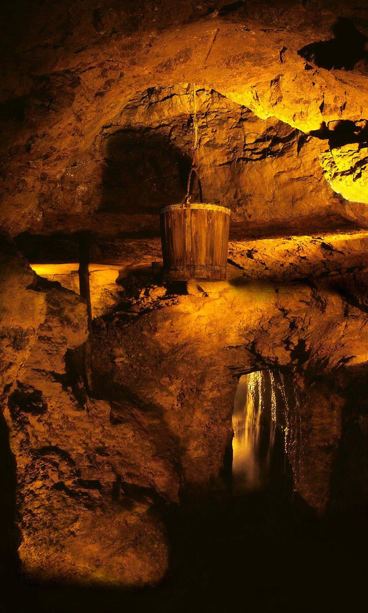 Tarnowskie Góry in Oberschlesien ist eine der größten Minen-Gegenden Zentraleuropas. Die dortige Blei-Silber-Zink-Mine hat zum Beispiel noch eine Wasserdampf-Pumpstation aus dem 19. Jahrhundert, die Zeuge der Bemühungen ist, das Abbaugebiet unter Tag immer weiter auszubauen.