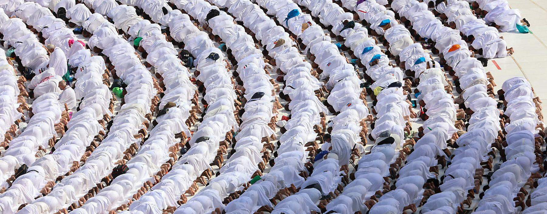 Muslime müssen die Kaaba sieben Mal umrunden, ohne stehen zu bleiben, auch nicht für ein Selfie.