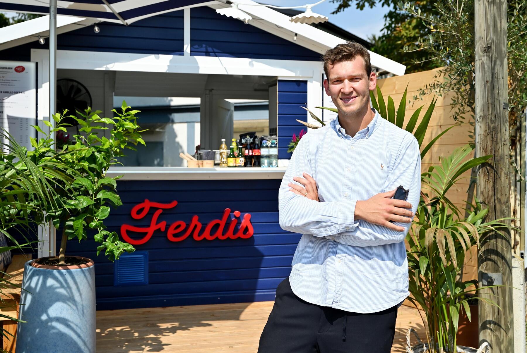 Restaurateur Opens Nostalgic Soft-Serve Ice Cream Kiosk at Vienna's Alte Donau