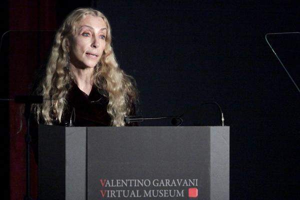 Als Schirmherrin der "Vogue Italia hosts the 20th Anniversary Life Ball Fashion Show presented by Mini" fungiert eine einflussreiche Frau im Modebusiness: Franca Sozzani, seit 1988 Chefredakteurin der italienischen Vogue.