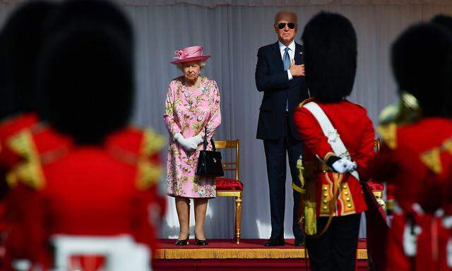 Queen Elizabeth II. mit US-Präsident Joe Biden auf Schloss Windsor.