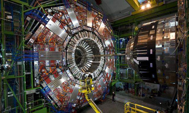 Der Compact-Muon- Solenoid (CMS) ist mit 14.000 t Gesamtgewicht der schwerste Detektor am Cern. Mit einer Auflösung von 130 Mio. Pixel nimmt er 40 Mio. Kollisionen pro Sekunde wahr.