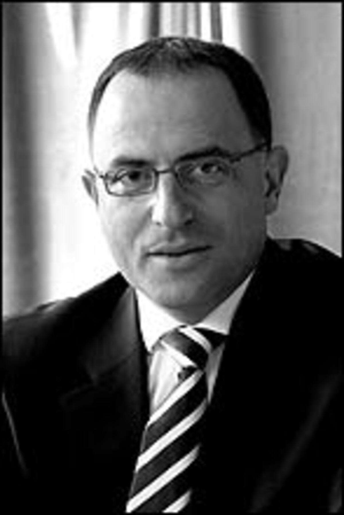 Jörg Limberg (39) übernimmt zum 1. Dezember 2006 die Funktion des Regional Vice President Central Europe bei Business Objects. Er löst damit Michel Montandon ab, der nach drei Jahren als Zentraleuropa-Chef aus familiären Gründen zurück in die USA geht.