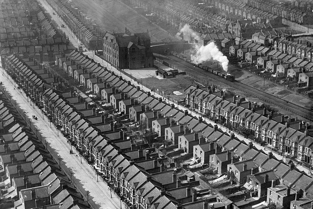 Für das Projekt 'Britain from Above' wurde unlängst eine Website eingerichtet, auf der zahlreiche weitere Fotos veröffentlicht wurden. Purves Road, Kensal Green, März 1921