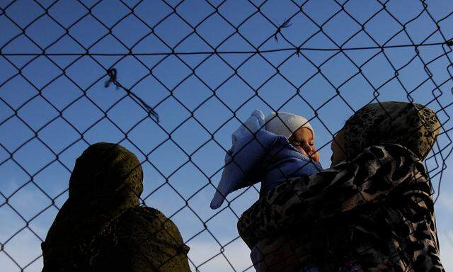Mit den geschlossenen Grenzen sind Flüchtlinge wieder mehr auf Schlepper angewiesen.