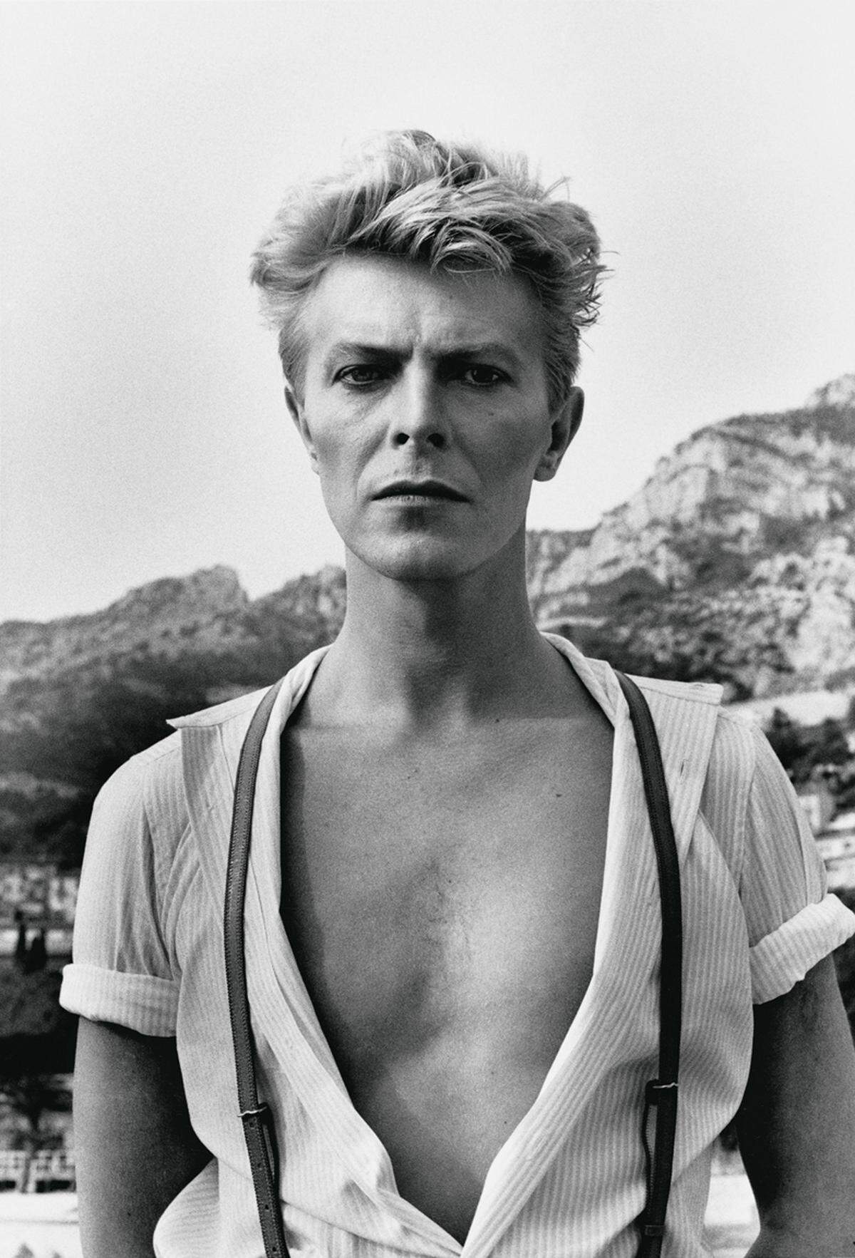 Viele Promis standen vor der Linse des berühmten Modefotografen, am liebsten lichtete er sie "on location" ab. David Bowie, Monte Carlo, 1983.