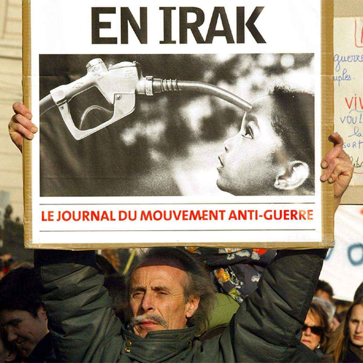 Dieser Demonstrant in Marseille sah ebenfalls eine Verbindung zwischen Invasion und Ölquellen.