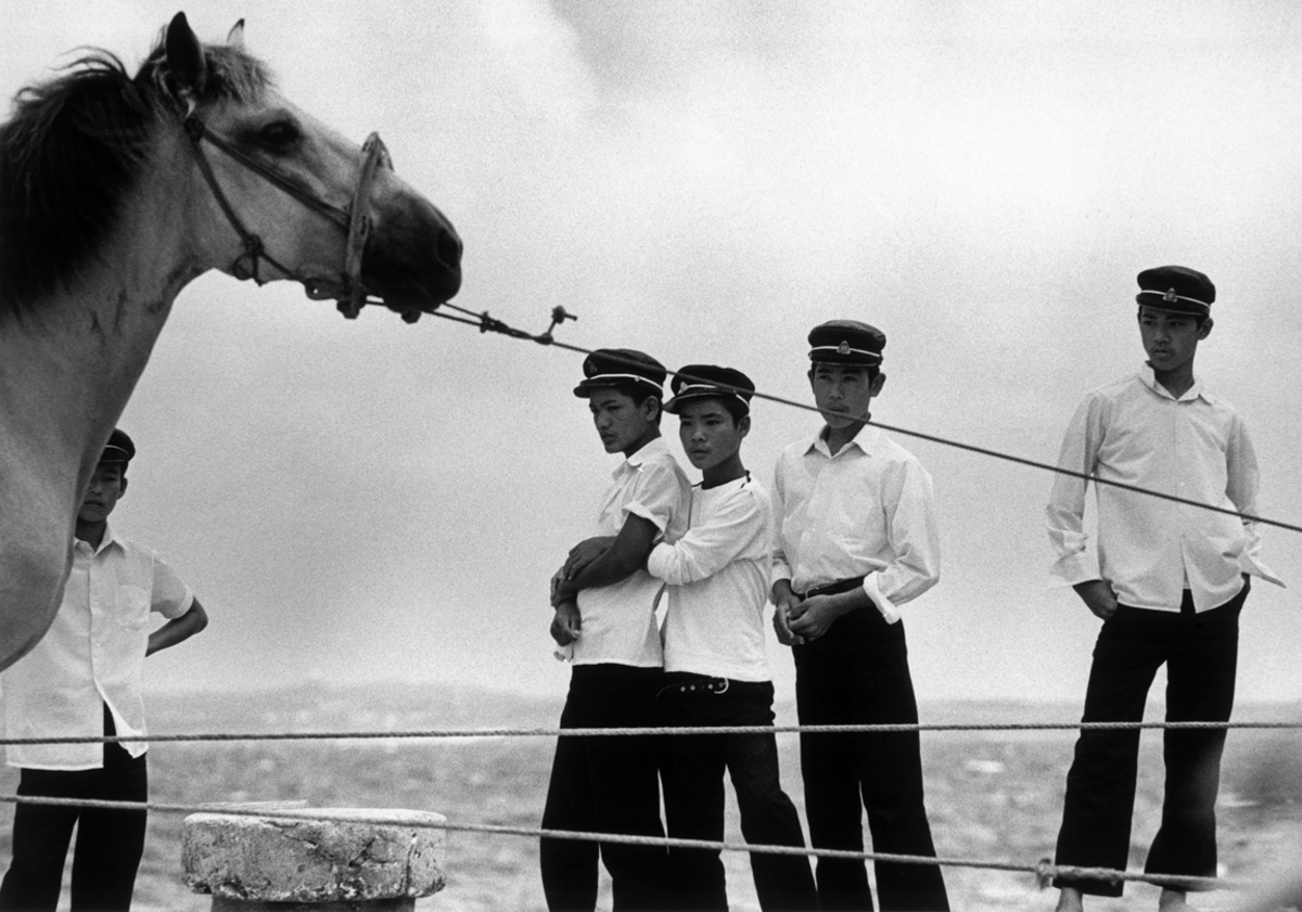 Okinawa, Japan, 1969 Das eigene Land zu fotografieren sei besonders schwierig, sagt Kubota. So, als würde man sich selbst porträtieren müssen. 