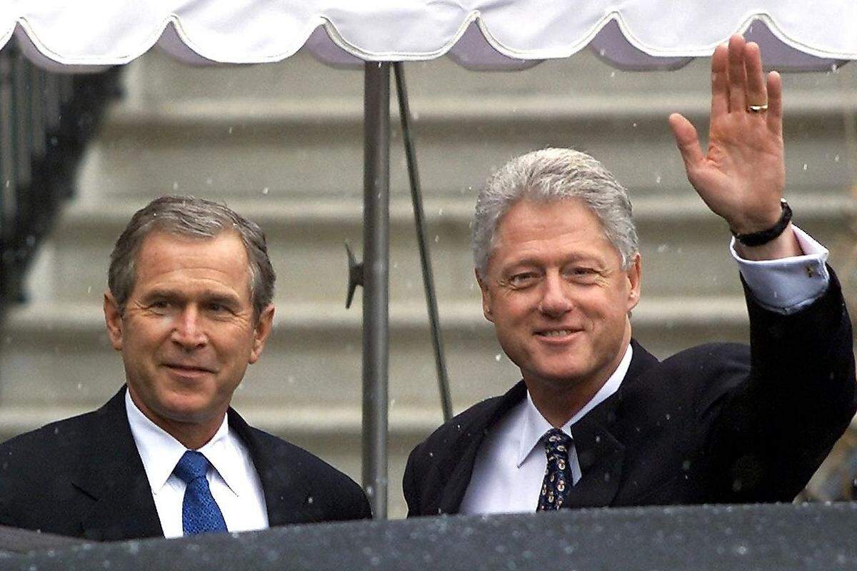 In einer umstrittenen Wahl wurde der Republikaner George W. Bush Ende 2000 zum Nachfolger des Demokraten Bill Clinton gewählt. Clinton hatte noch versucht, seinen Abgang mit einem Friedensschluss in Nahost zu vergolden - umsonst.