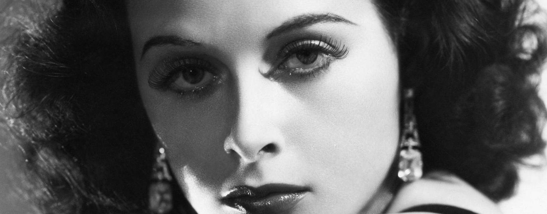 Ein Buch, das in schönen Bildern schwelgen kann: Hedy Lamarr, die Hollywoodikone.
