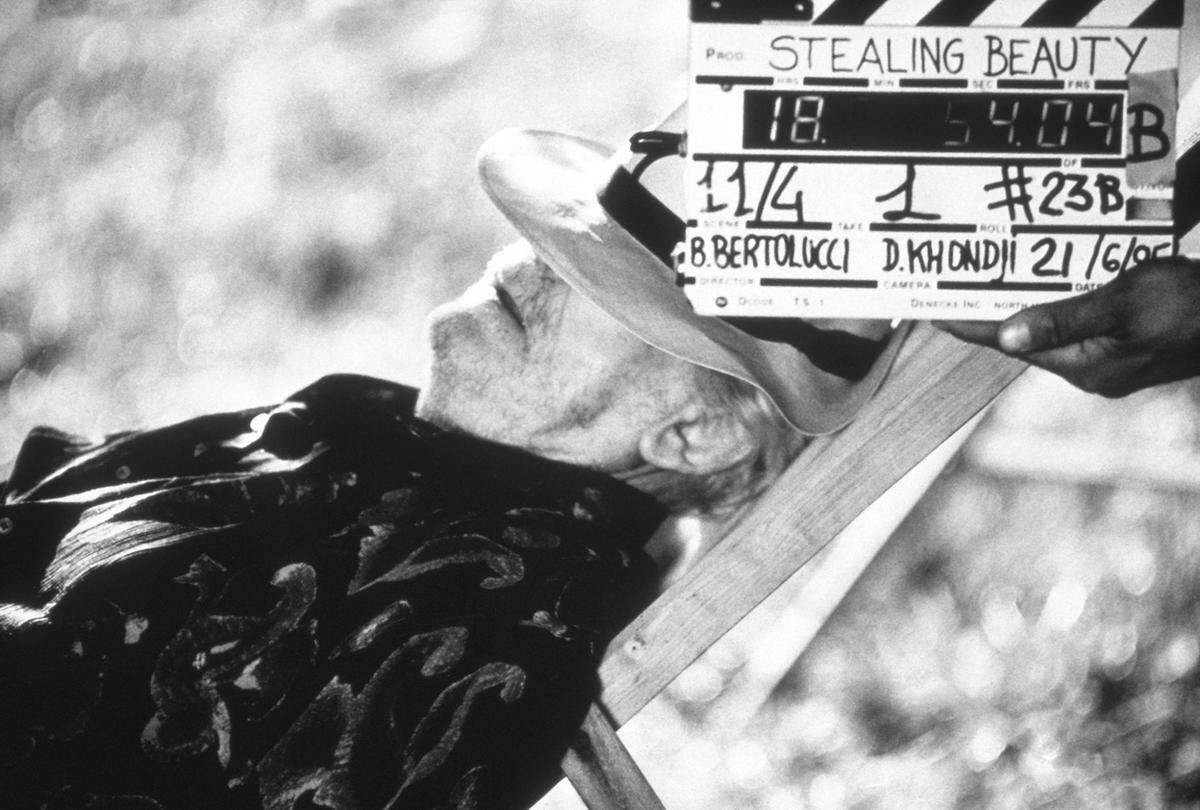 Giorgio Armani fungierte auch als Filmausstatter. Etwa für "Stealing Beauty" oder ...