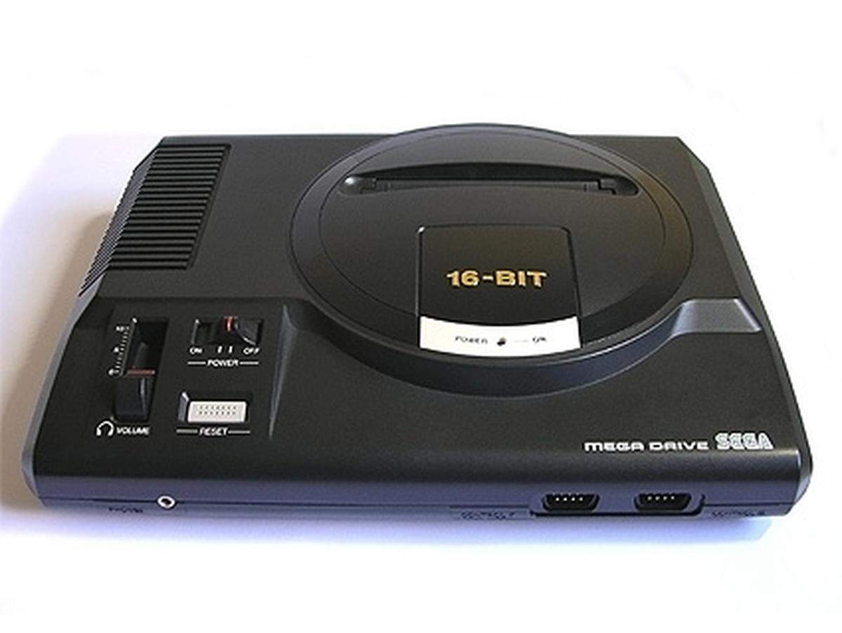 Mit dem NES setzt die technische Entwicklung bei den Spielkonsolen wieder ein.  Das Sega Mega Drive etwa verfügte nicht mehr über einen 8 sondern bereit einen 16 Bit Prozessor, der grafisch deutlich mehr Möglichkeiten bot.  Außerdem war das Gerät eine der ersten Konsolen, die abgesehen von Steckmodulen auch über Daten-CDs mit Spielen versorgt werden konnte. Dazu war allerdings eine Erweiterung notwendig.