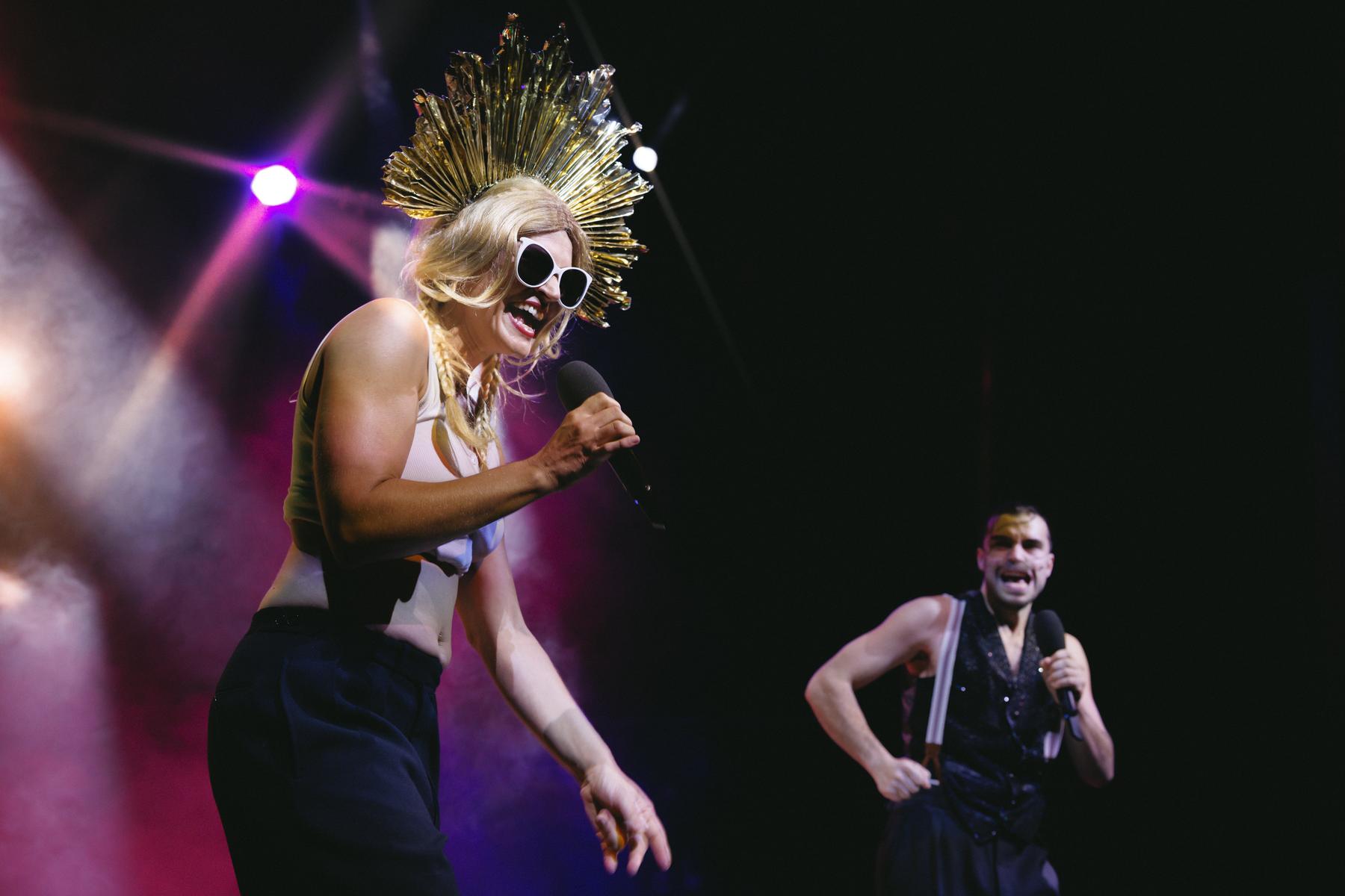 Multikrise und Tanz der Planeten: Gelungener Neubeginn am Volkstheater [premium]