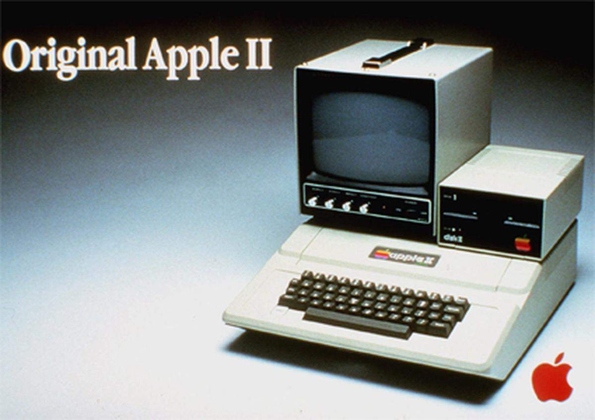 Vor den PCs waren Apple-Rechner das Ziel von Viren-Programmierern. Ein 15-Jähriger Schüler entwickelte einen Virus mit dem griffigen Namen Elk Cloner. Er infizierte Computer vom Typ Apple II über Disketten. Startete man den Rechner von einer infizierten Diskette, klonte sich der "Elch" in den Speicher des Apple II. Legte man eine neue Diskette ein, kopierte er sich auch auf diese. Alle 50 Neustartvorgänge zeigte ein infizierter Apple II ein kleines Gedicht an.