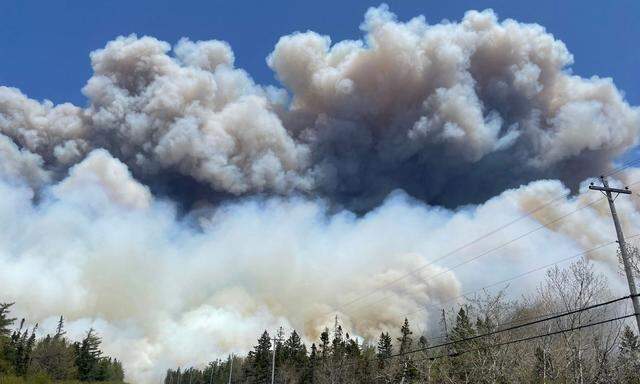 Die kanadische Feuerwehr kämpft verzweifelt gegen Waldbrände